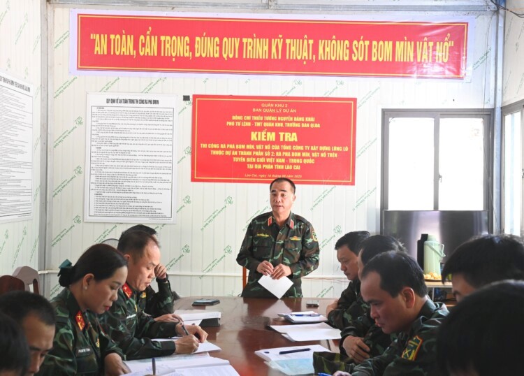Kiểm tra công tác rà phá bom mìn vật nổ đối với Tổng Công ty Xây dựng Lũng Lô