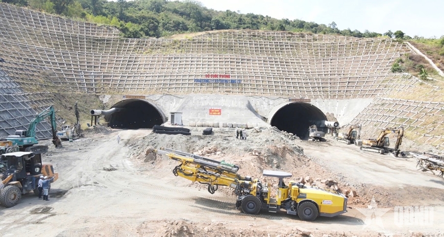 Phát triển mạnh mẽ nhờ hai mũi nhọn chiến lược